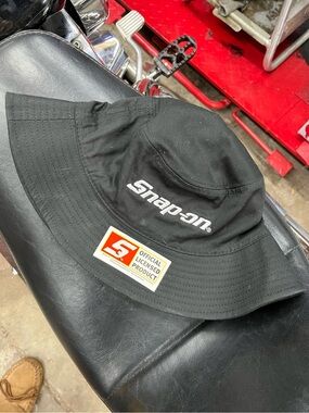NWT Snap-on Bucket Hat